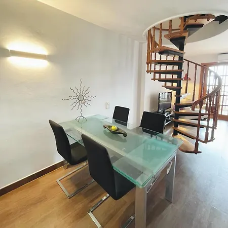 民宿 Ensuite Double With Sea View In A Shared In The Centre Of Santa Eularia - Close To The