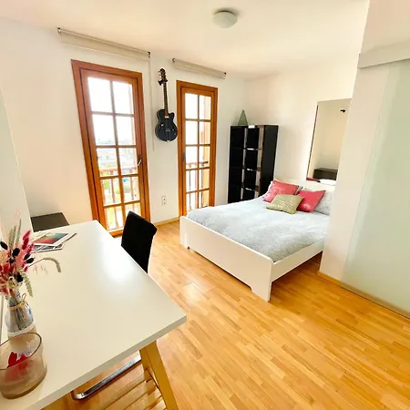 Ensuite Double With Sea View In A Shared In The Centre Of Santa Eularia - Close To The Beach Privatunterkunft Santa Eulària des Riu