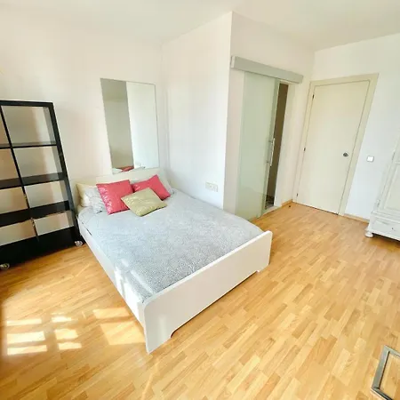 Ensuite Double With Sea View In A Shared In The Centre Of Santa Eularia - Close To The Beach Privatunterkunft *